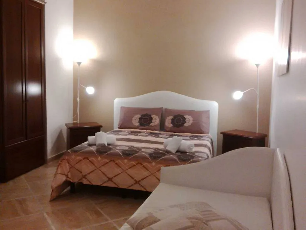 Double or Twin ECONOMY Room, Sorrento Town Suites, Naples