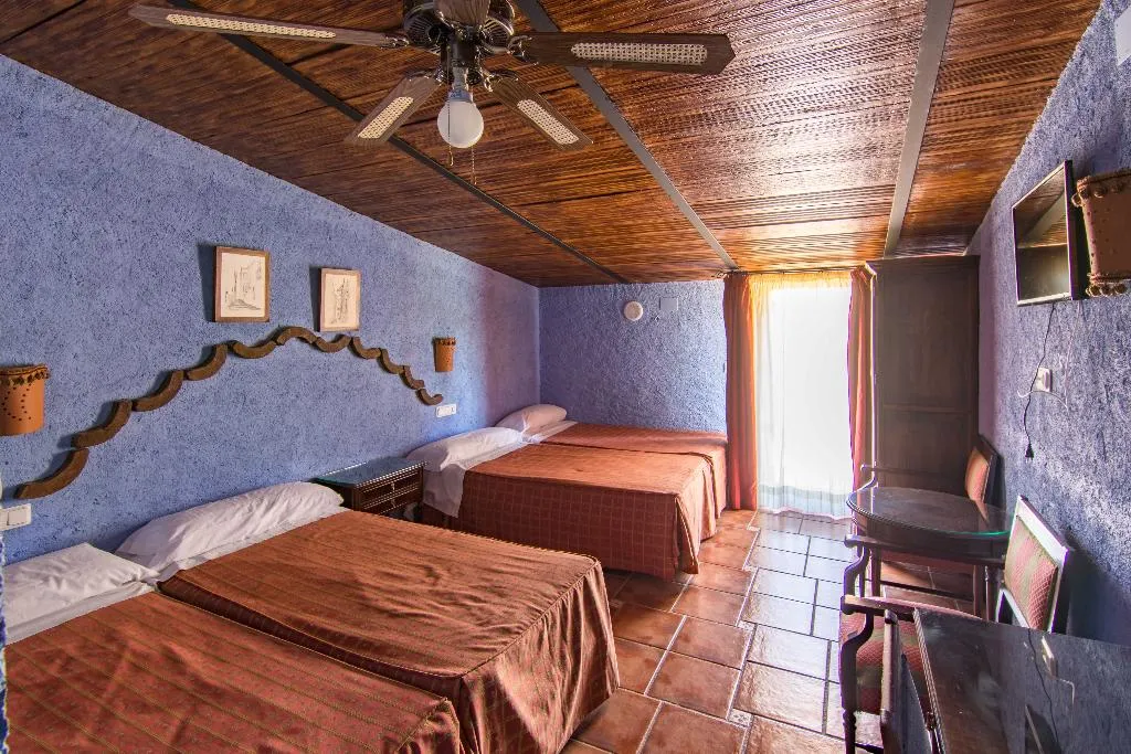 QUADRUPLE POOL VIEW Room, Hotel Rural El Cortijo, Costa Del Sol