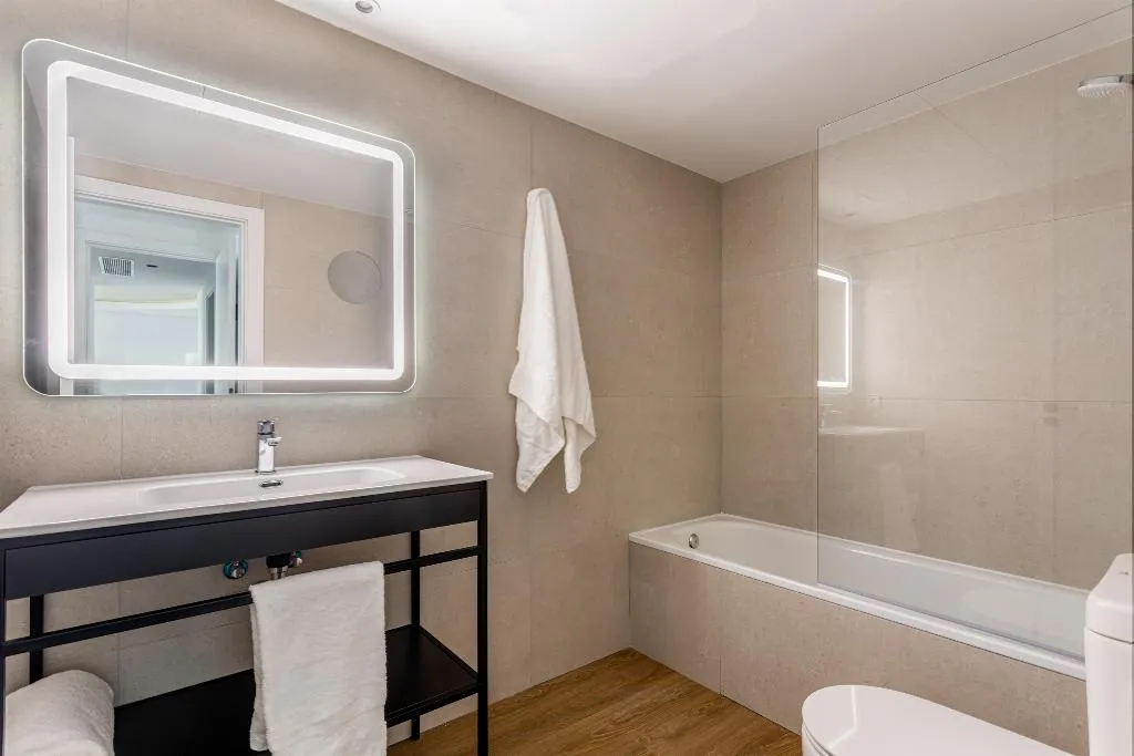 APARTMENT TWO BEDROOMS Room, B48 Valencia Feria, Valencia