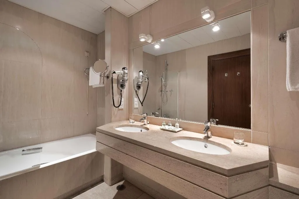 FAMILY ROOM STANDARD Room, NH Lisboa Campo Grande, Lisbon