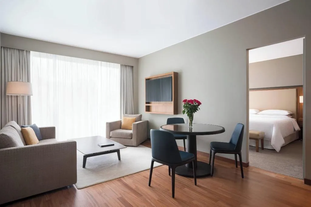 Room, Sheraton Lake Como, Milan