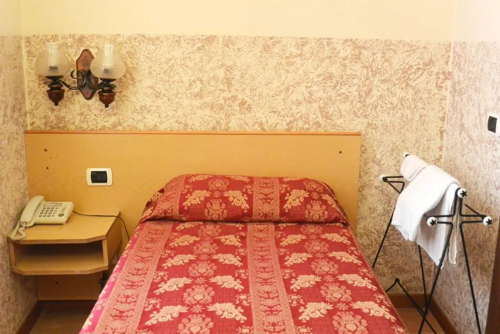 SINGLE STANDARD Room, Hotel Nettuno, Milan