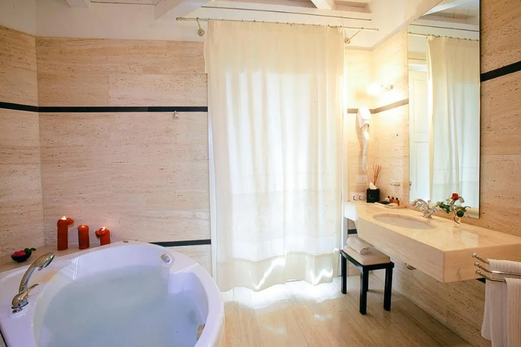 SUITE WITH JACUZZI Room, Tarthesh Hotel, Cagliari