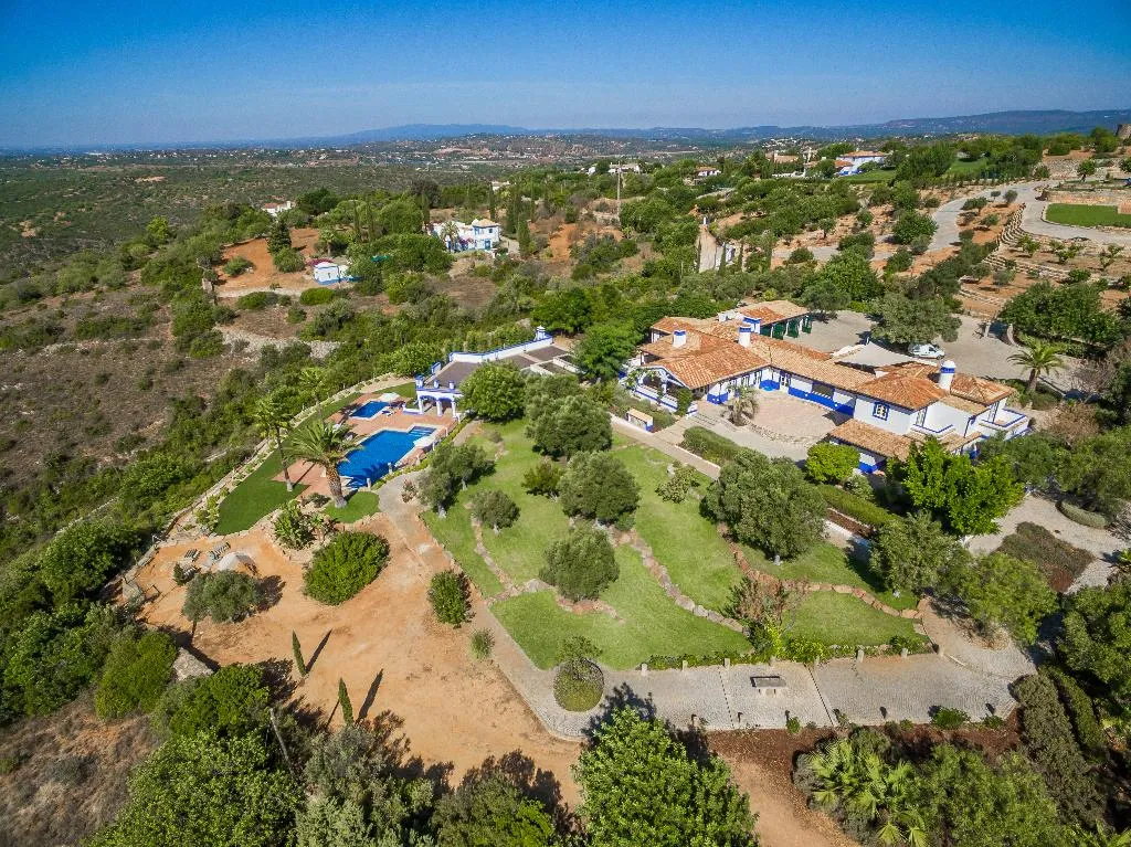 VILLA FIVE BEDROOMS WITH PRIVATE POOL Room, Shantivillas, Algarve