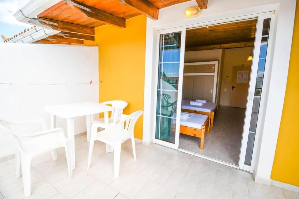 Terrace, Vanessa, Zante