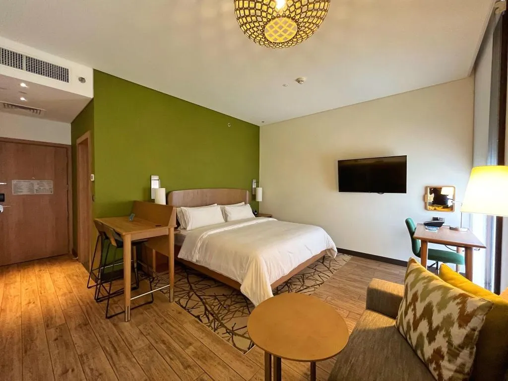 Room, Element Me’aisam, Dubai