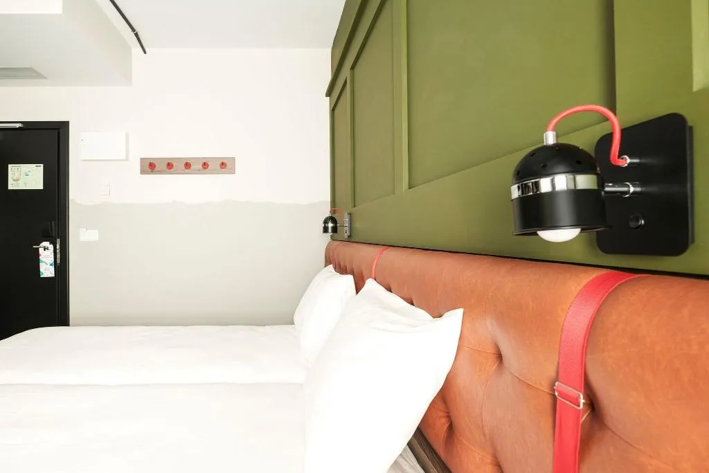 TWIN DELUXE TWO BEDS Room, Generator Madrid, Madrid