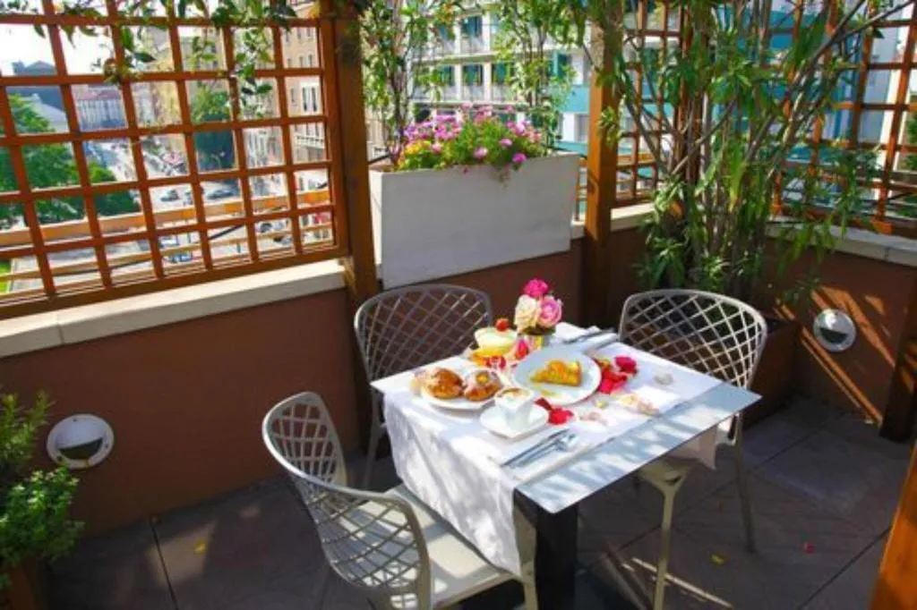 Restaurant, Metro, Milan