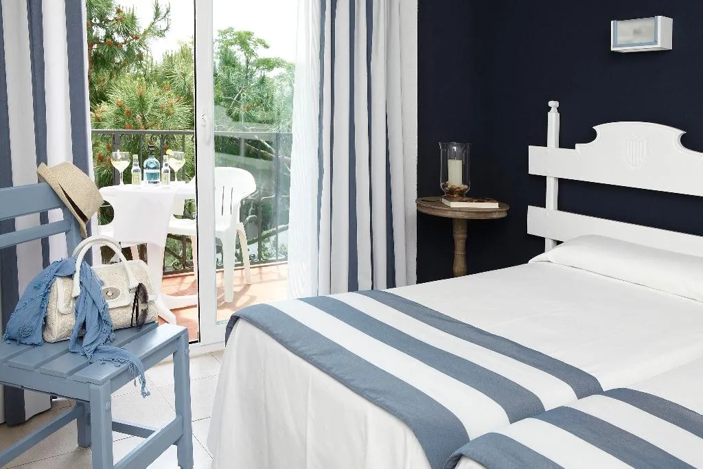 Double or Twin STANDARD Room, Els Pins, Costa Brava