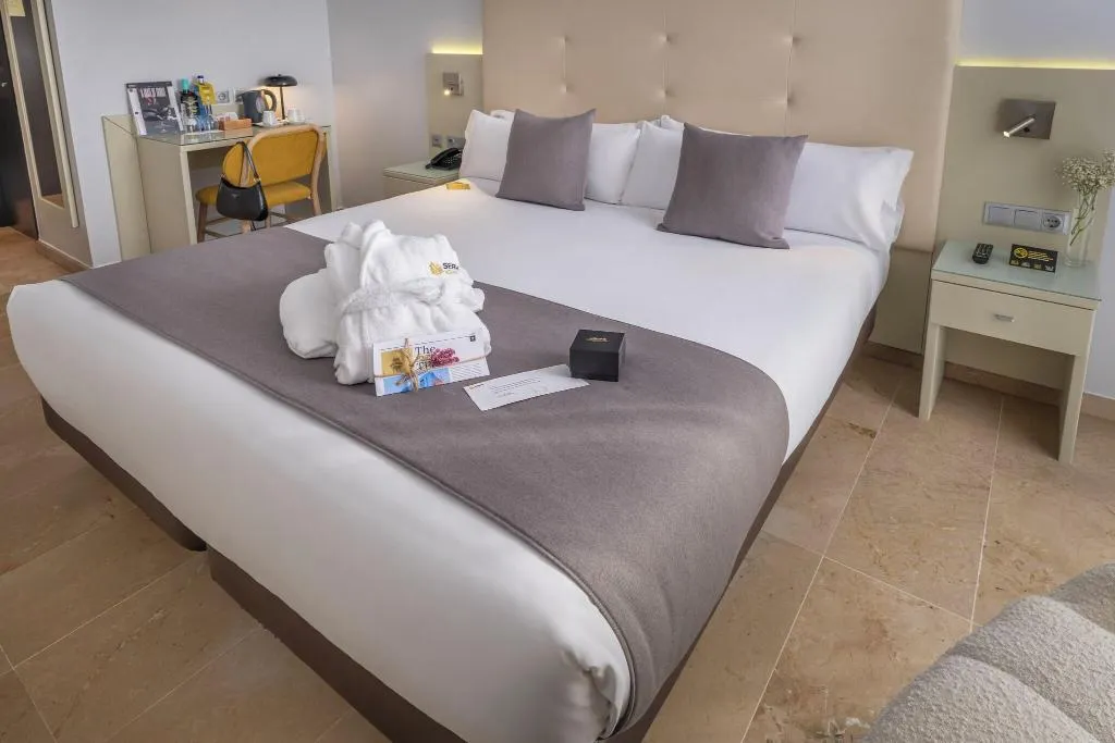 DOUBLE SINGLE USE COMFORT Room, Serhs del Port, Barcelona