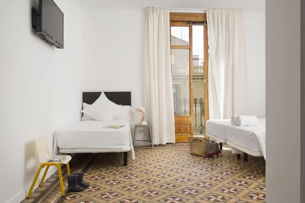 Room, Som Nit Triomf, Barcelona