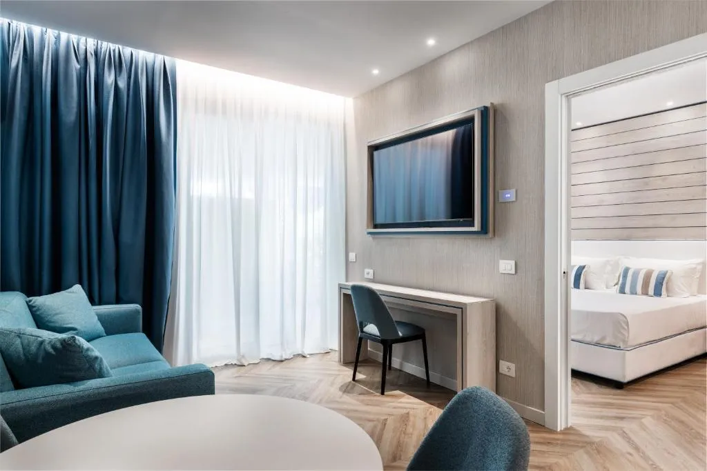 FAMILY ROOM COMFORT Room, Tirrenia Hotel, Naples