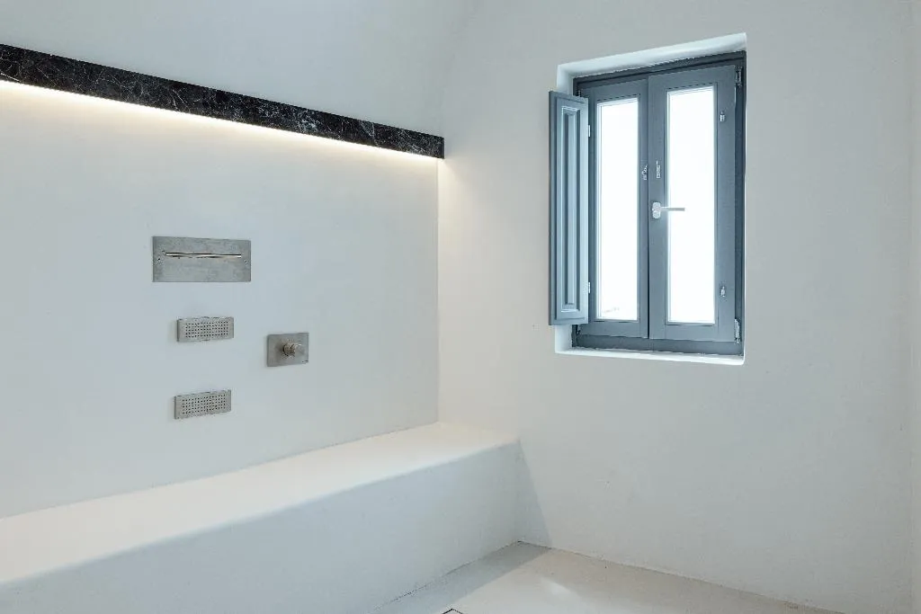 SUITE WITH JACUZZI Room, IKIES Santorini, Santorini