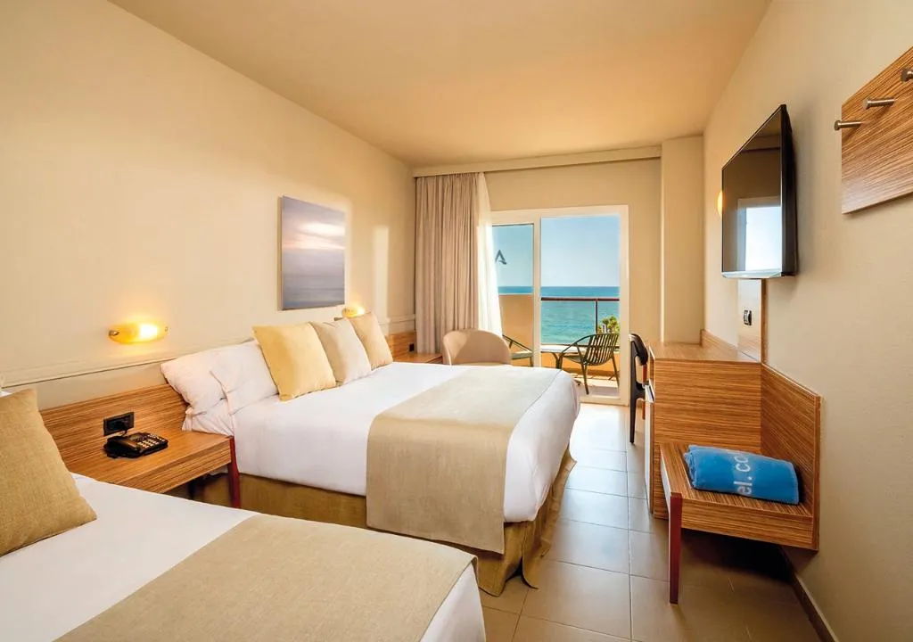 QUADRUPLE PREMIUM Room, Aqua Hotel Promenade & Spa****S, Costa Brava