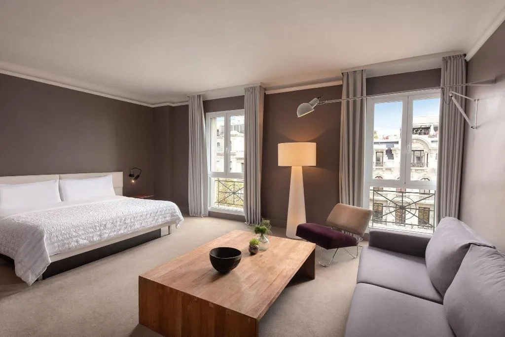 JUNIOR SUITE KING SIZE BED Room, Le Meridien Barcelona, Barcelona