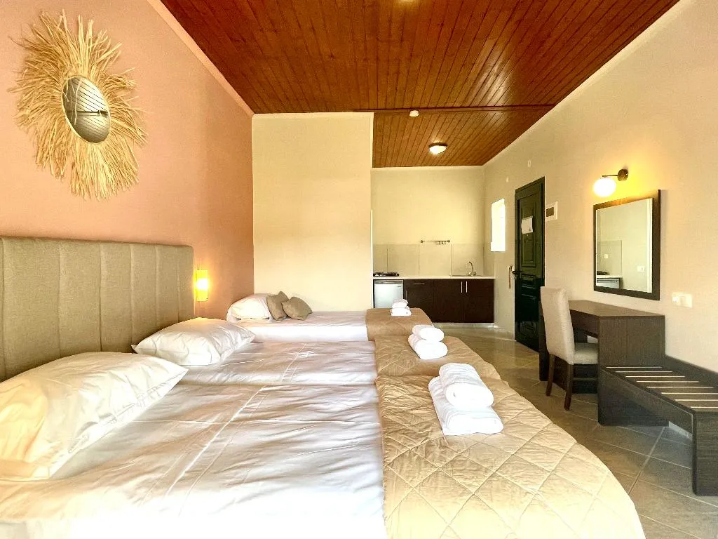 TRIPLE STANDARD Room, Oasis Beach Club, Corfu