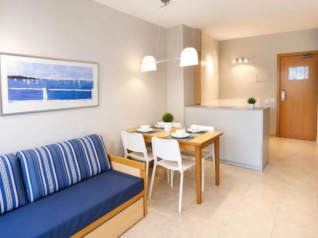 APARTMENT POOL VIEW ONE BEDROOM Room, SunClub Salou, Costa Dorada