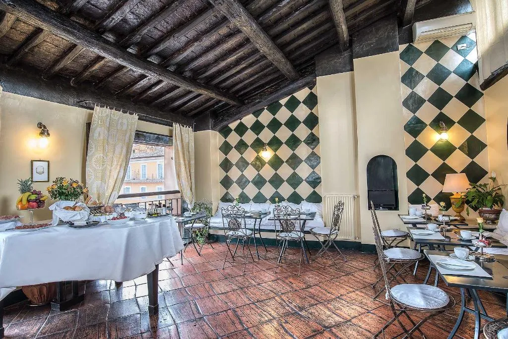 Room, Hotel Fontana, Rome
