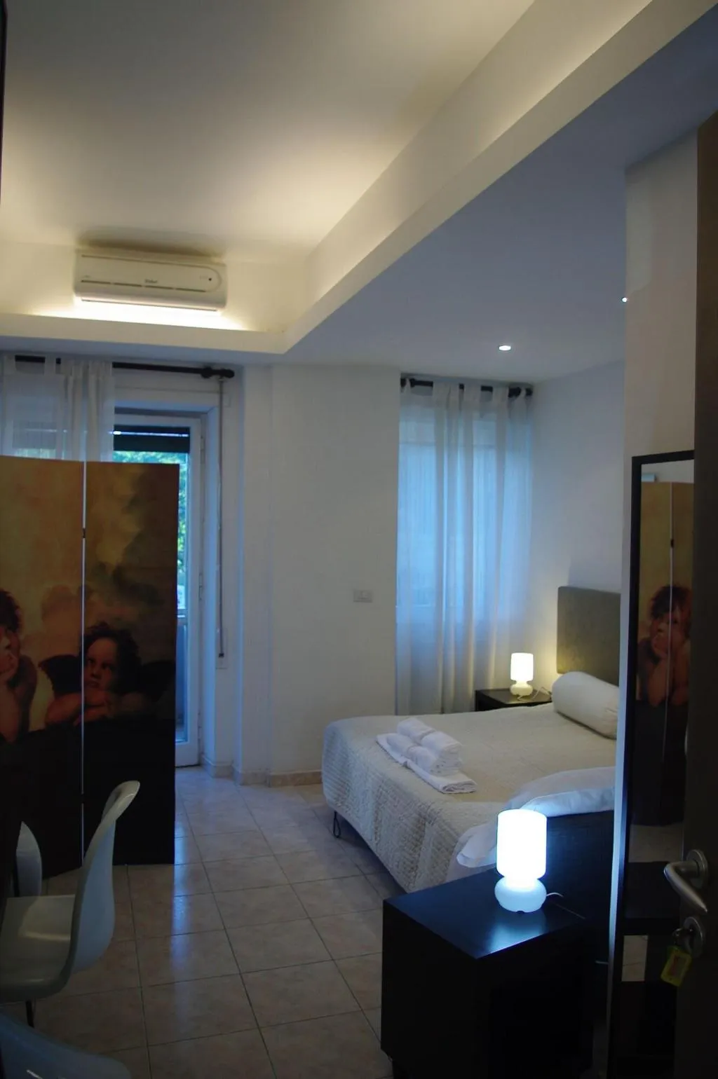 Room, Appia Avenue 639, Naples