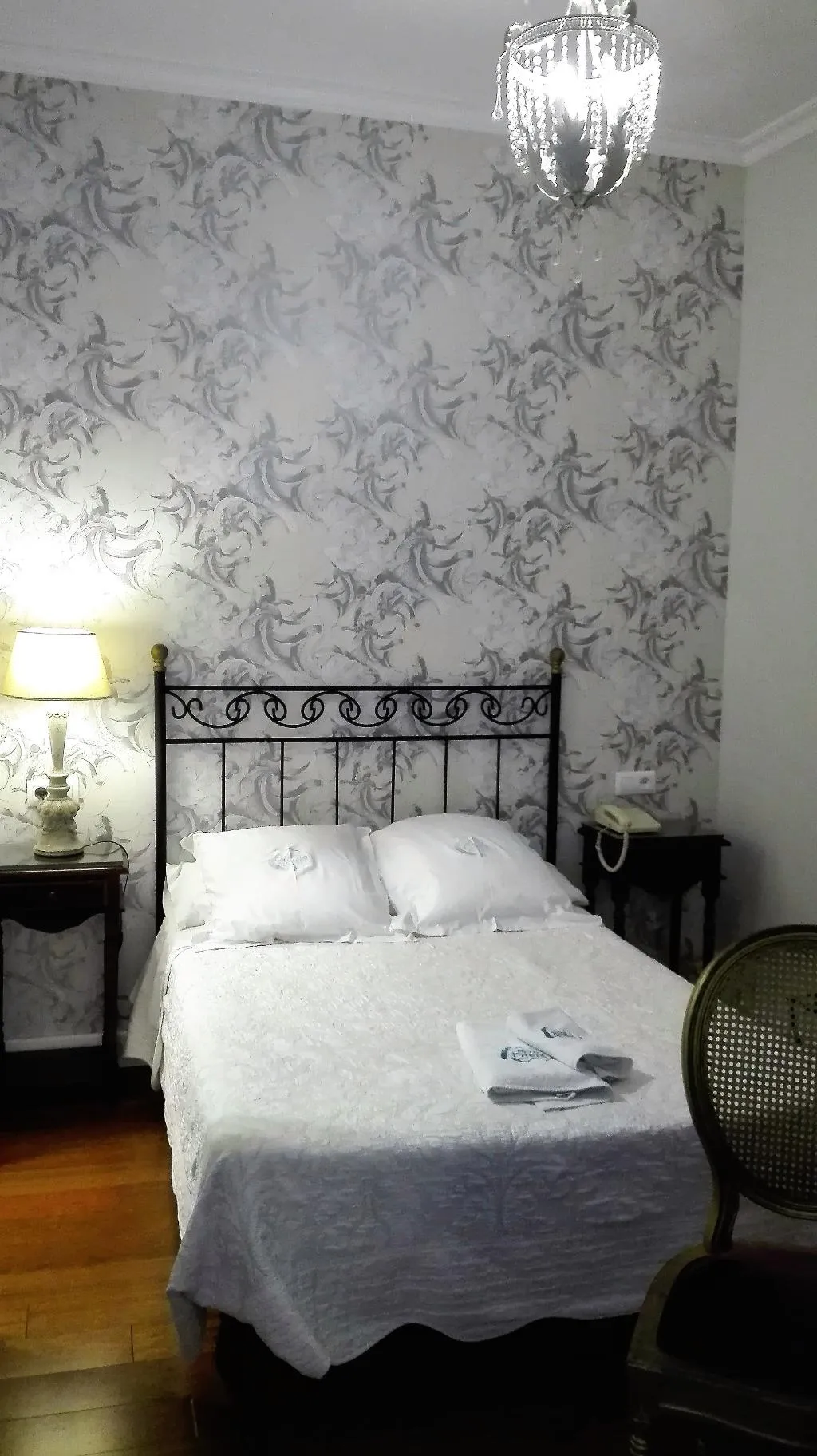 DOUBLE STANDARD Room, Le Petit Paris, Seville