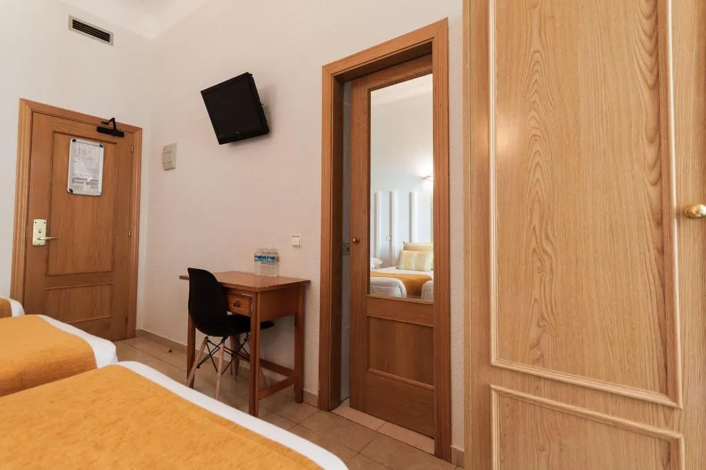 Room, Josefina Hostal, Madrid