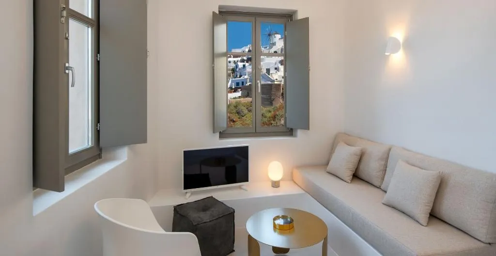 SUITE WITH JACUZZI Room, Old Castle Oia by Mr and Mrs White, Santorini