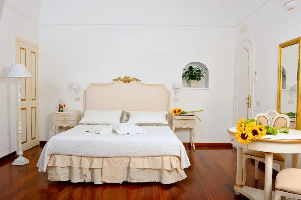Room, Villa Mary, Naples