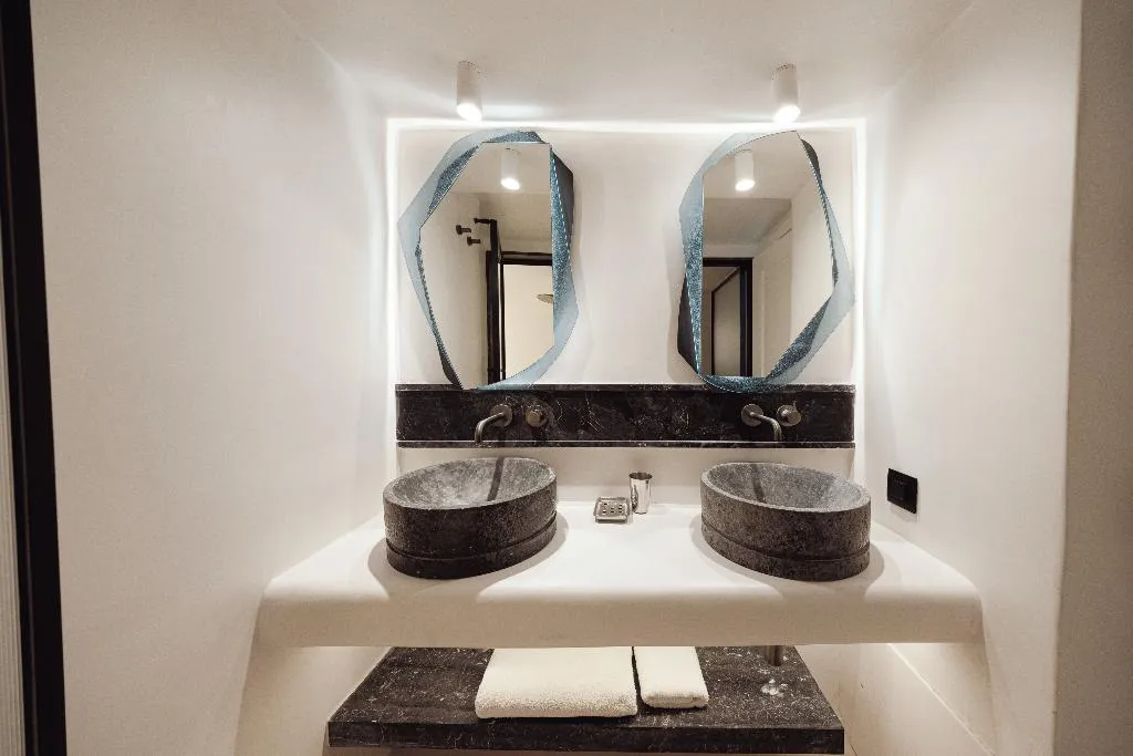 DOUBLE WITH JACUZZI Room, IKIES Santorini, Santorini
