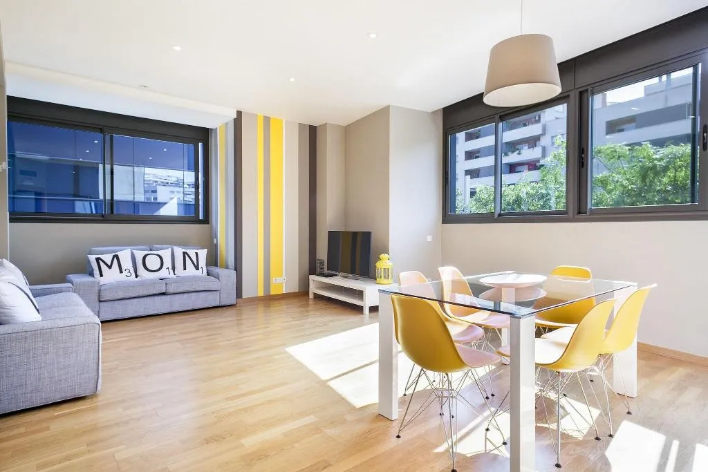 APARTMENT THREE BEDROOMS Room, Laumon, Barcelona