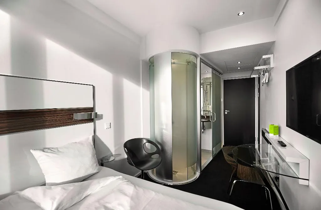 DOUBLE WITH VIEWS Room, Wakeup Copenhagen Bernstorffsgade, Copenhagen