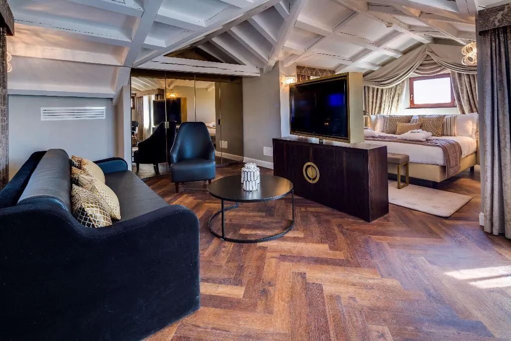 SUITE DELUXE QUEEN BED Room, CHC Continental, BW Premier Collection, Venice