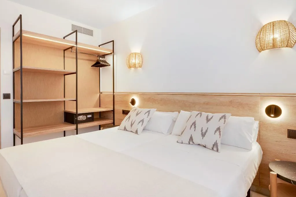 APARTMENT CAPACITY 6 TWO BEDROOMS Room, Aparthotel Aquasol, Majorca