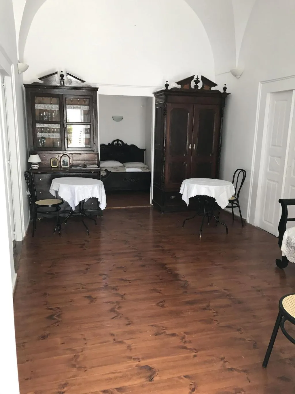 Room, Marcos Rooms, Santorini