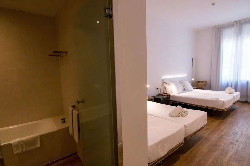 Room, Som Nit Born, Barcelona