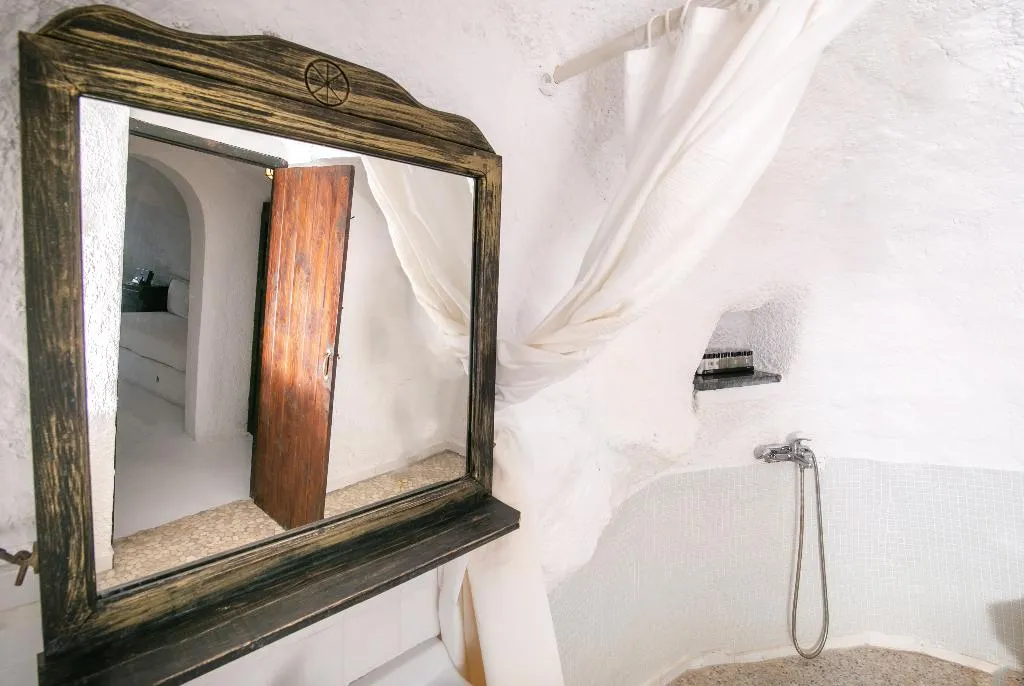 JUNIOR SUITE STANDARD Room, Alexander's Suites, Santorini