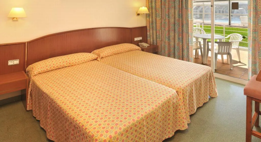 QUADRUPLE STANDARD Room, GHT Oasis Park & Spa, Costa Brava