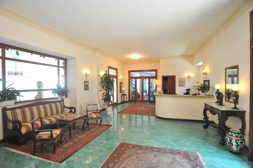 Lobby, Belvedere, Naples