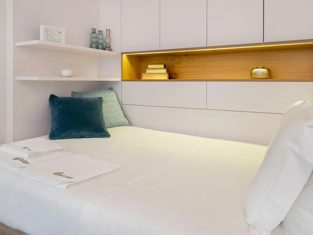 Room, Domum, Porto