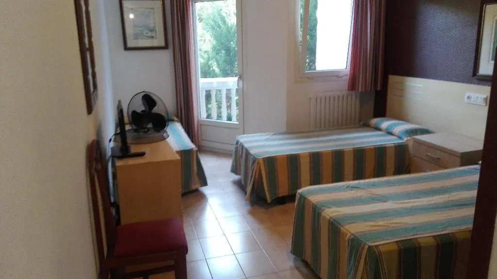 TRIPLE NO AIR CONDITIONING Room, Montañamar Lloret, Costa Brava