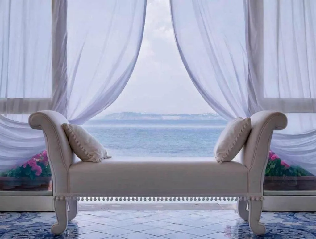 Room, Miramare e Castello, Naples