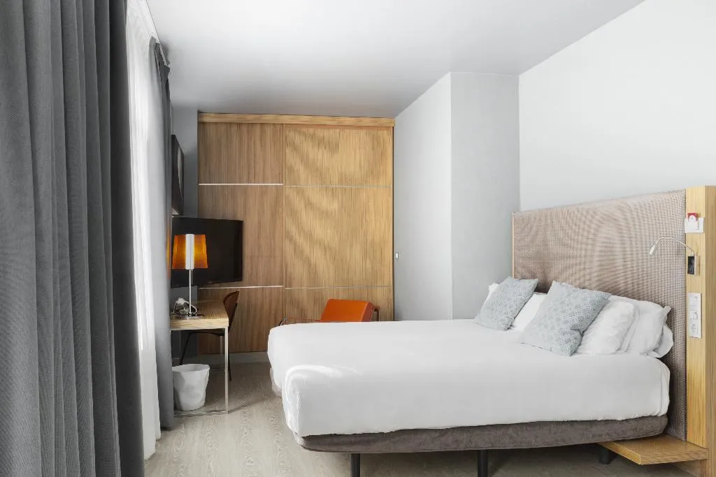 TRIPLE STANDARD Room, Petit Palace Alcala, Madrid