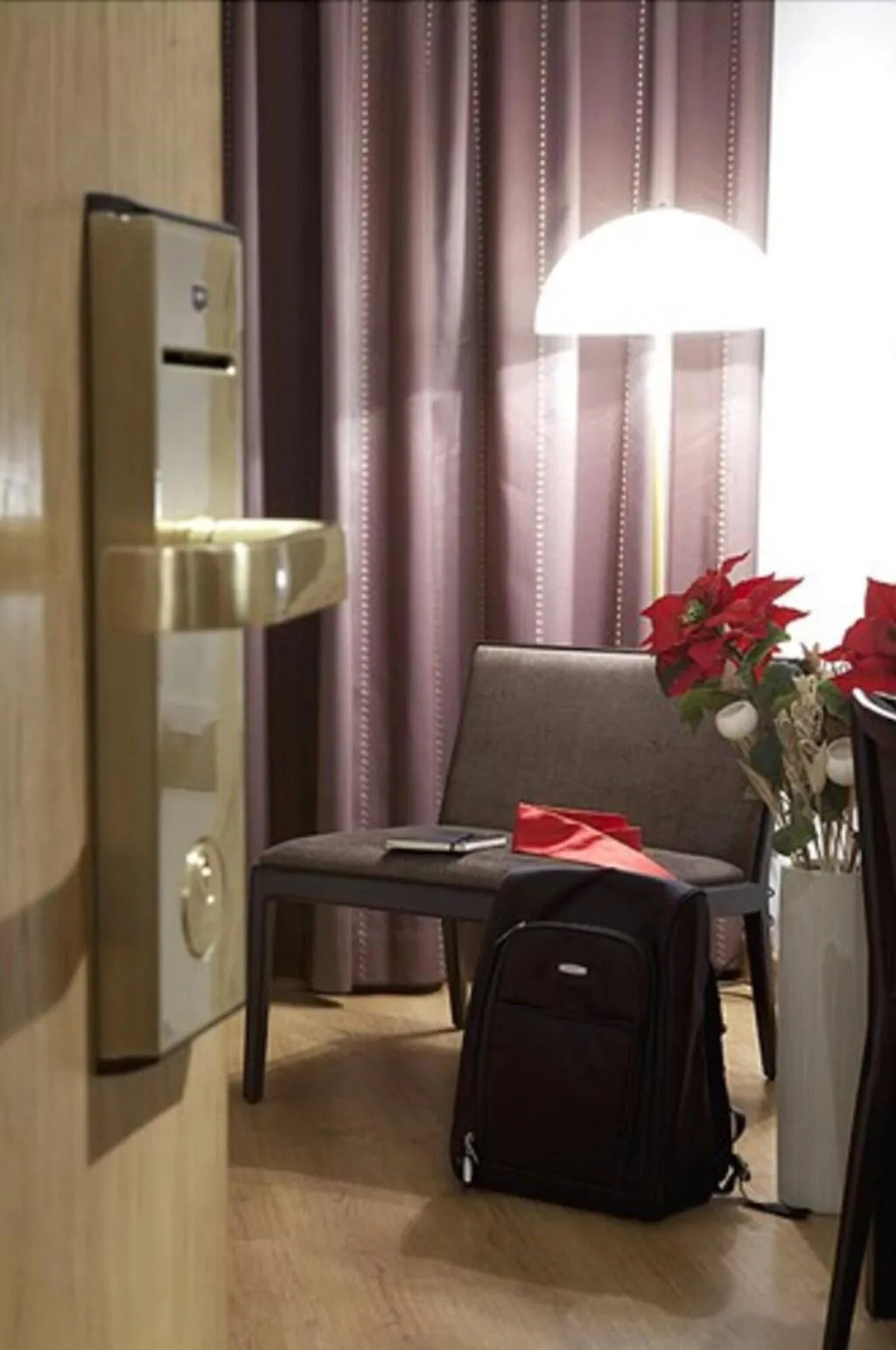 TRIPLE STANDARD Room, Hostal Carlos III, Madrid