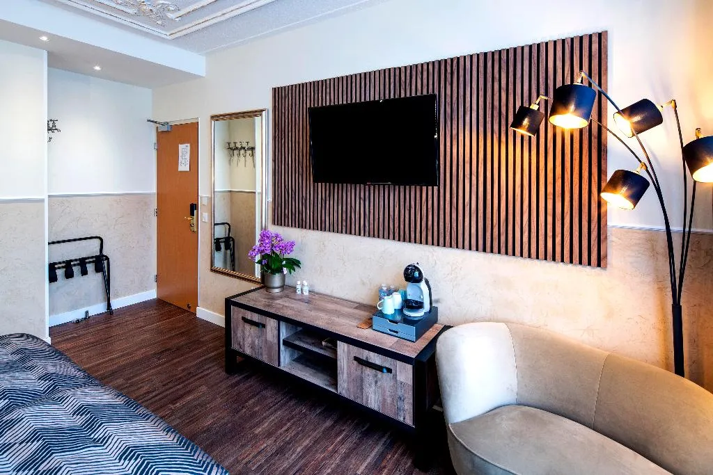 TRIPLE STANDARD Room, Hotel Jupiter, Amsterdam