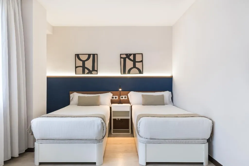 Double or Twin STANDARD Room, Roisa Hostal Boutique, Madrid