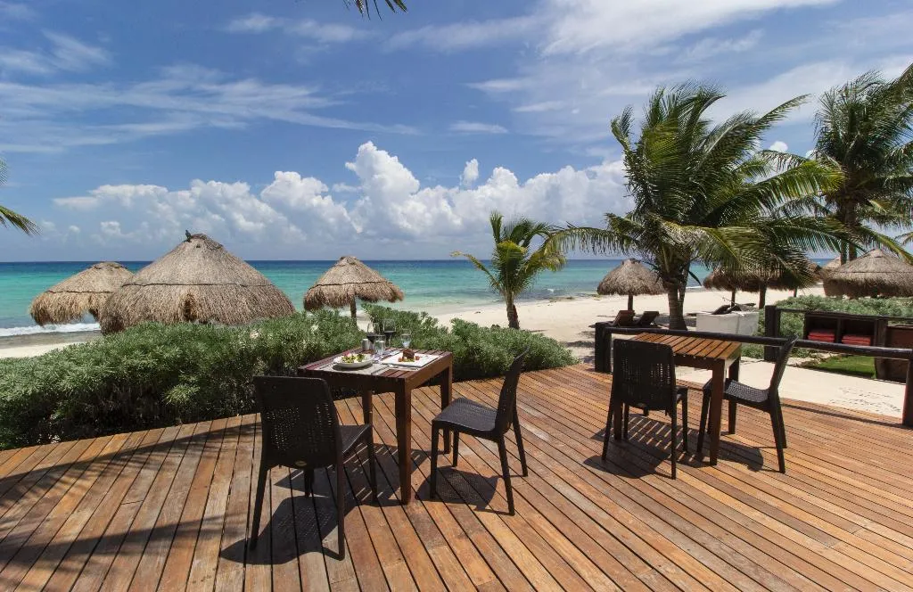 Terrace, Le Reve by MIJ Beachfront Hotel, Playa Del Carmen