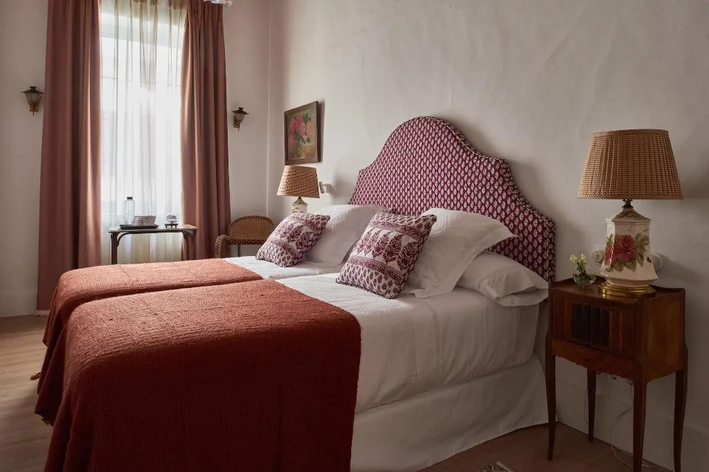 Room, Cristine Bedfor, Menorca