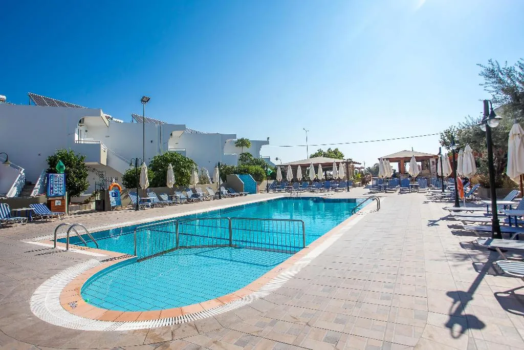 Pool, Georgia Apartments, Rhodes