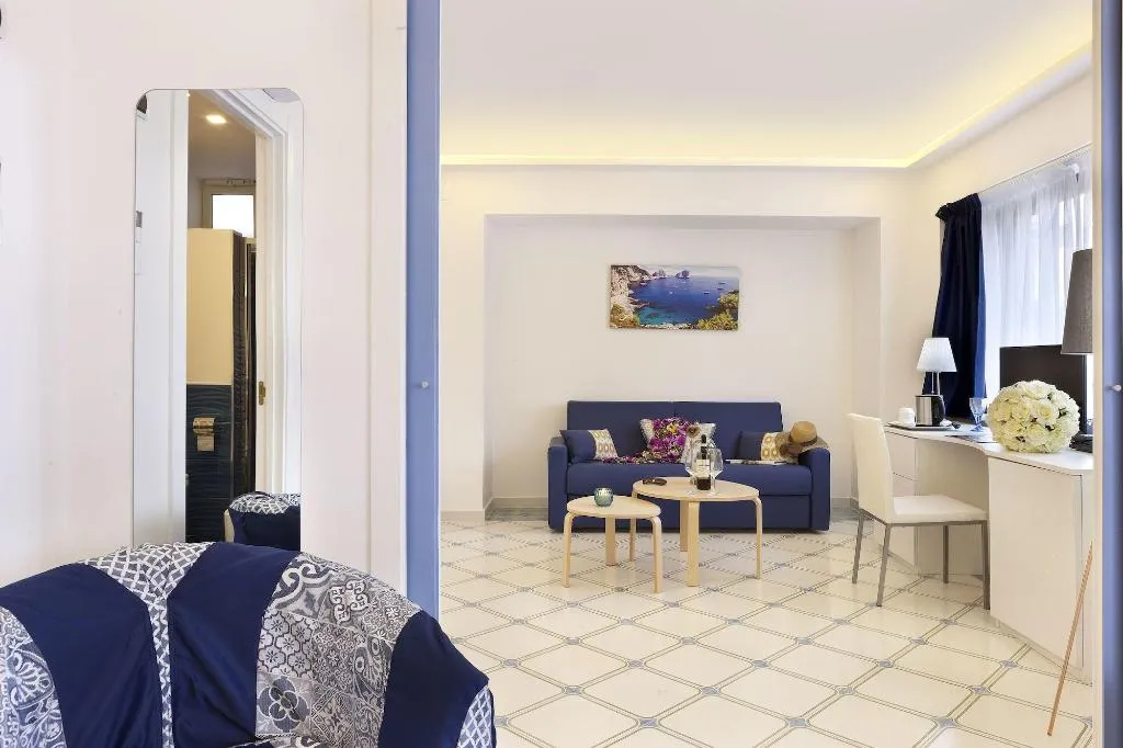 Room, B B Sorrento Central, Naples