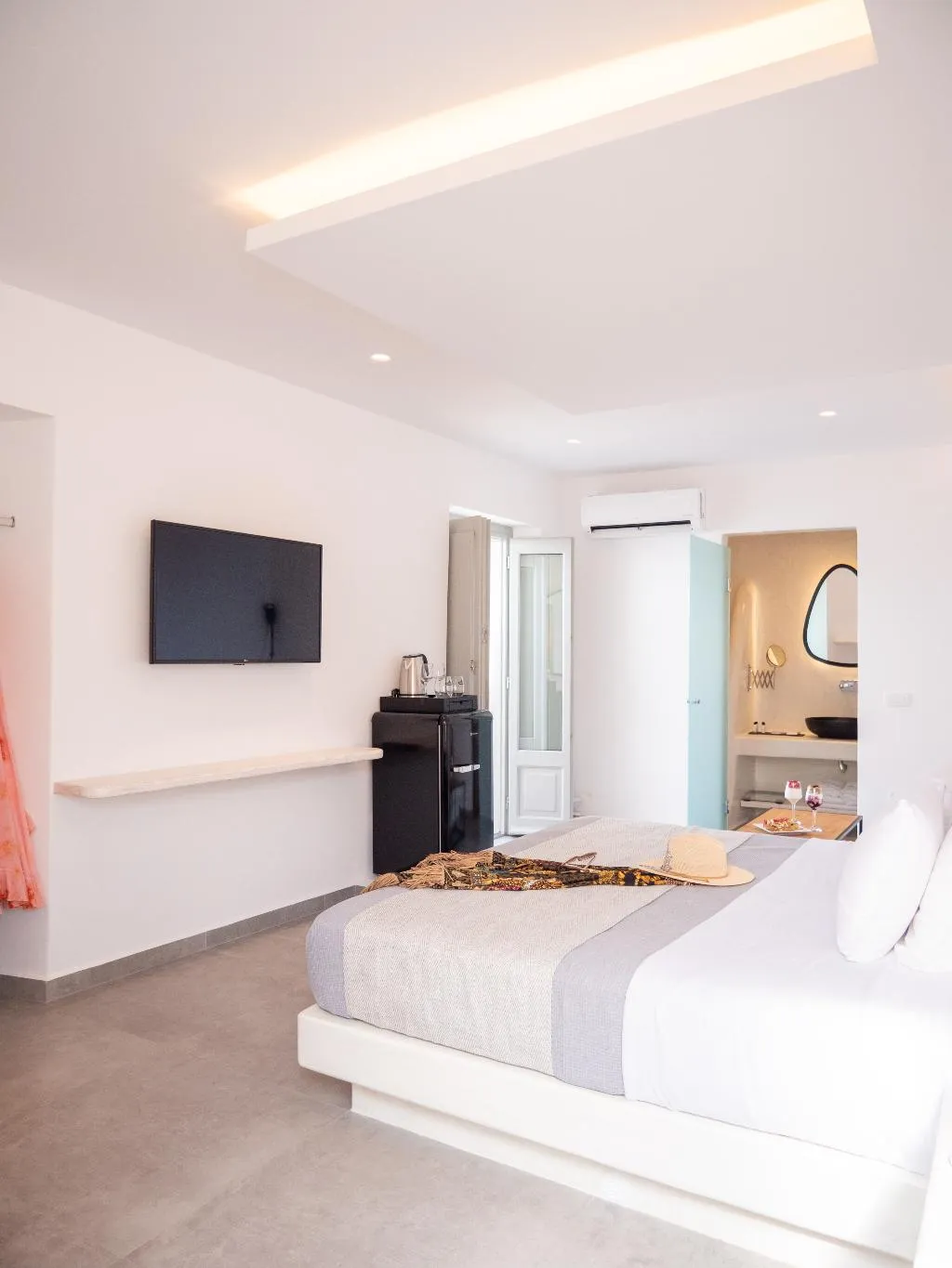 SUITE DELUXE Room, Caldera Cliff Illusion Suites, Santorini