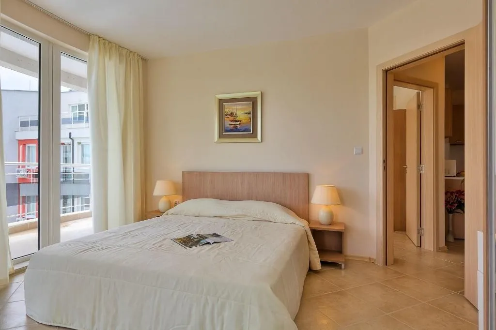 Room, Emberli, Bourgas